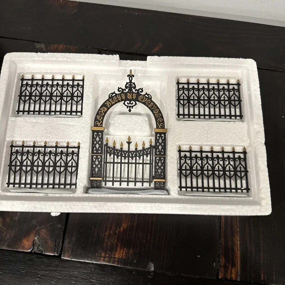 Department 56 Victorian Wrought Iron Fence & Gate 52523 Set of Five Accessories‎